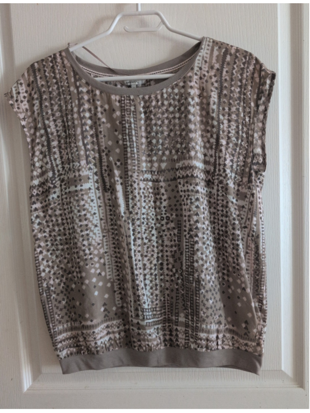 795 - Women's Sandwich Short Sleeve Tee, Size 34 EU, Beige,  and Dusty Pink.